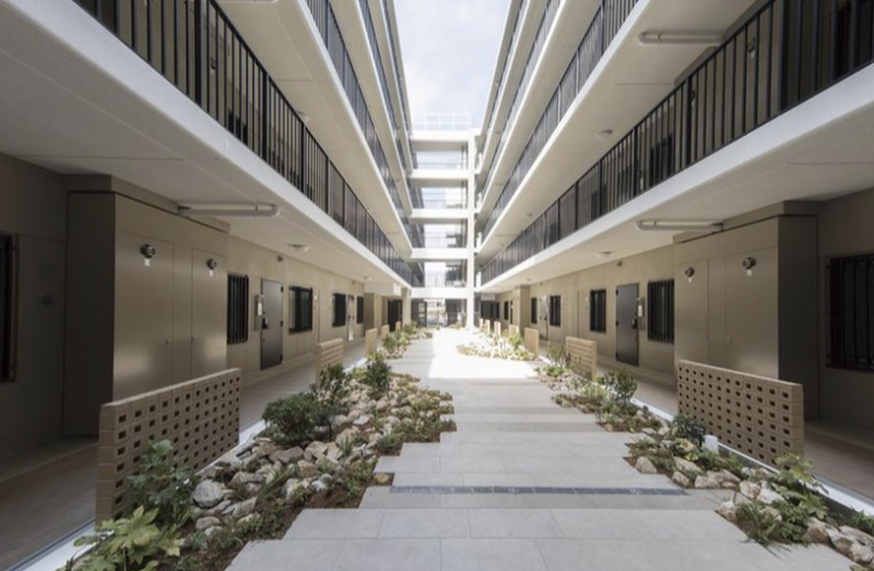 ファイル:パークナードなら新大宮―佐保川さくら通り― ウエルカム コリドー（中庭）.png