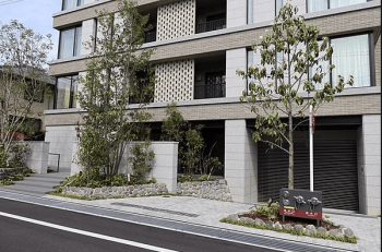 ジオグランデ芦屋船戸町　エントランスアプローチ