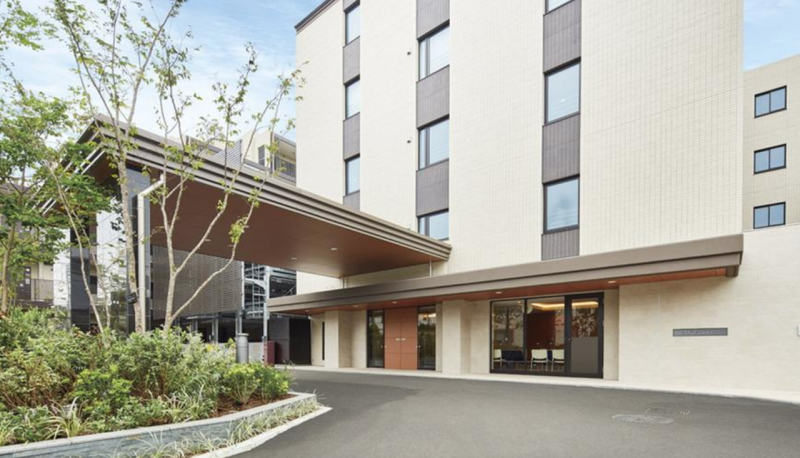 ファイル:ブランズ浦和別所沼公園 エントランスアプローチ（車寄せ）.png