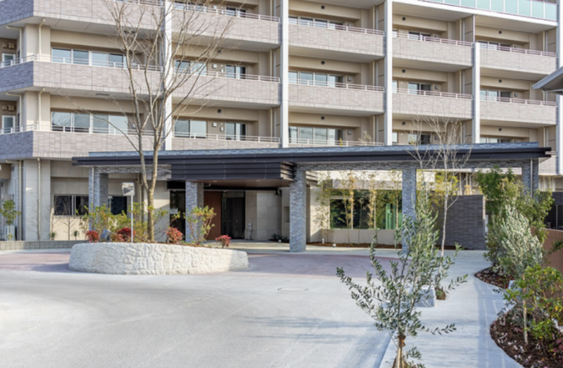 ファイル:アルビオ・ガーデンさい八景 エントランスアプローチ.png