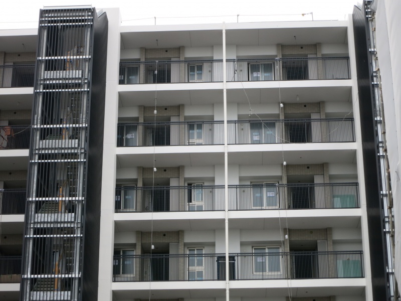 ファイル:ザ・パークハウス 千歳烏山グローリオ現地写真（2015.9中旬）.jpg