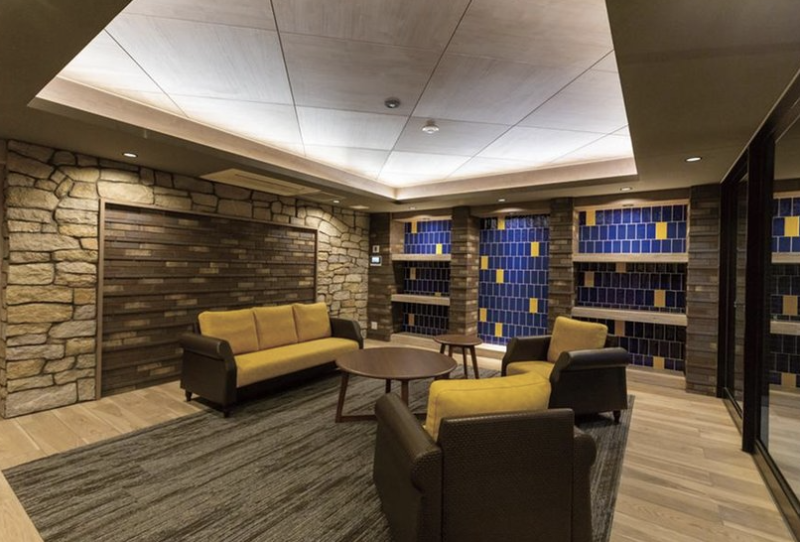 ファイル:センチュリー川口芝エアビスタ（7SCENESプロジェクト） ラウンジ.png