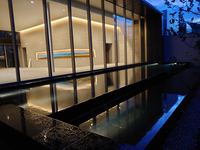 ファイル:シーンズ塚口 水盤.jpg