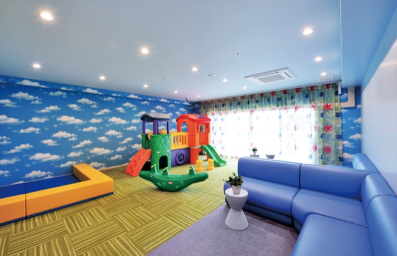 ファイル:グランドパレスグランディオ高田 ママズラウンジ＆キッズルーム.png