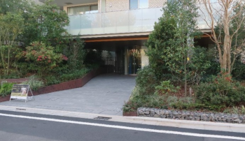 ロイヤルシーズン二子玉川　エントランスアプローチ