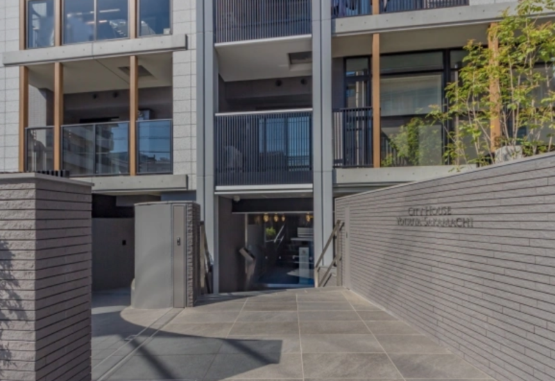 ファイル:シティハウス四谷坂町 エントランスアプローチ.png