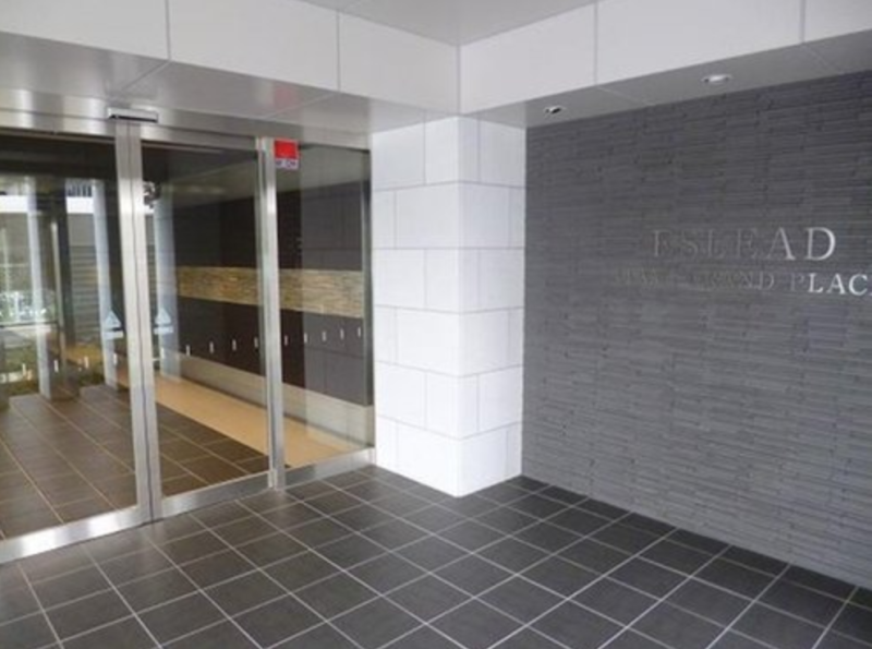 ファイル:エスリード伊丹グランプレイス エントランス.png