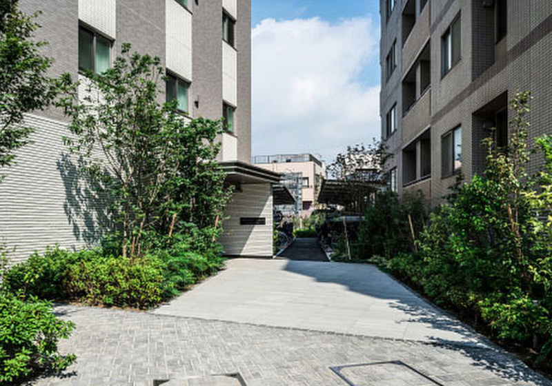 ファイル:プレサンス ロジェ 西葛西 エントランスアプローチ.png