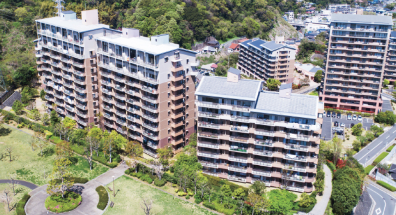 ファイル:コモンヒルズ安針台山の手I番館・II番館・III番館 外観1.png