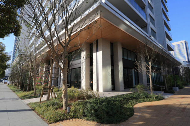 ファイル:ブランズタワーみなとみらい 外観（北東側低層部）.png