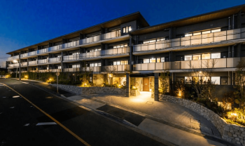 プレディア瑞穂岳見町　外観（夜）