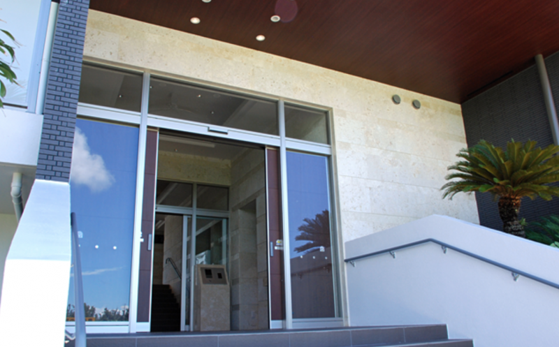 ファイル:オーシャンリゾート真栄田岬 エントランス.png