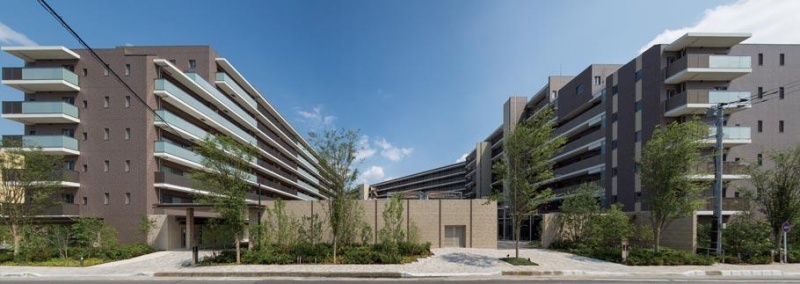 ファイル:グランメディオ新三郷 外観 170330.jpg