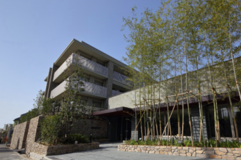 ザ・パークハウス 芦屋川　エントランスアプローチ