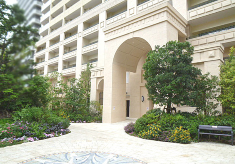 ファイル:なんばセントラルプラザ リバーガーデン エントランスアプローチ.png