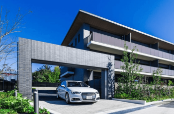 プレディア瑞穂岳見町　シャッターゲート付カーエントランス