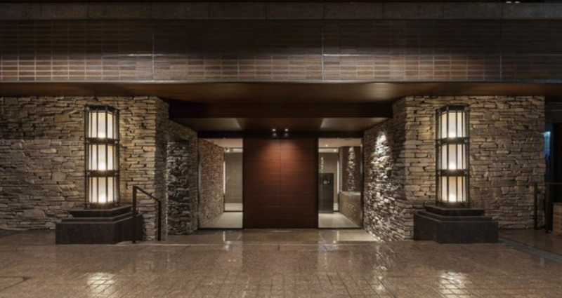 ファイル:ブランズ 六本木 飯倉片町 エントランス.png