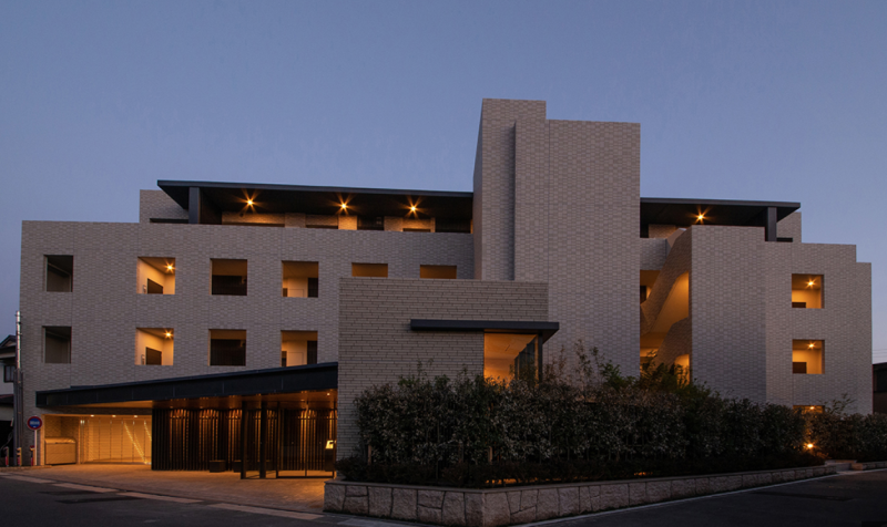 ファイル:プレシス鎌倉材木座 外観（夜）.png