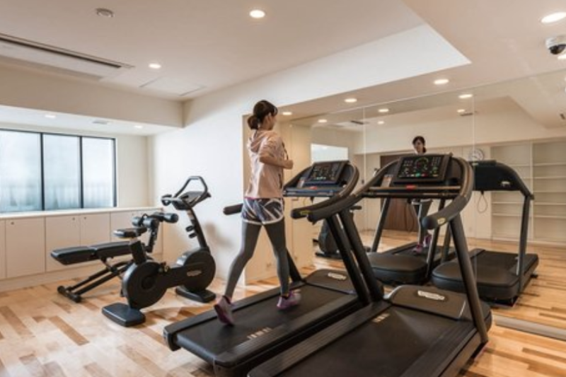 ファイル:メガシティテラス フィットネスルーム 使用料無料.png