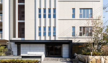 ライオンズ平尾サーパスレジデンス　エントランスアプローチ2