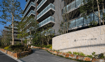 ザ・パークハウスオイコス 鎌倉大船　エントランスアプローチ