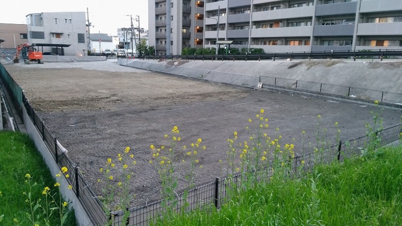 ファイル:プレサンス ロジェ 丹波橋現地写真（2017-04-15）.jpg