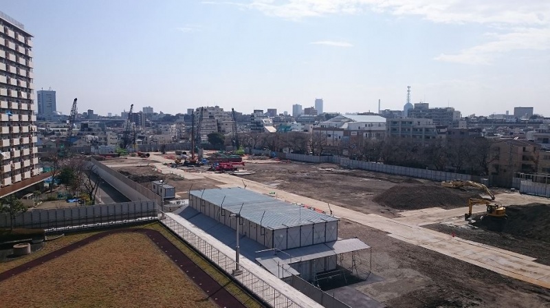 ファイル:ザ・ガーデンズ東京王子2016-03-20建設現場.JPG