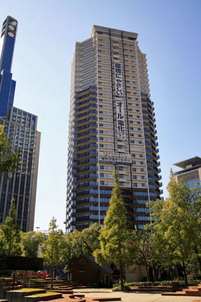 ファイル:アーバンライフ神戸三宮ザ・タワー北側外観.jpg