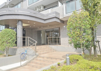 ヴエレーナ原木中山リグレ（リノベーション）　エントランスアプローチ