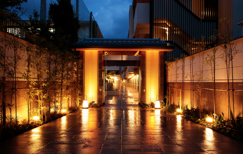 ファイル:ローレルコート京都北野 西大路小門（サブエントランス）.png