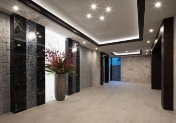 オーヴィジョン南小倉駅前　エントランスホール