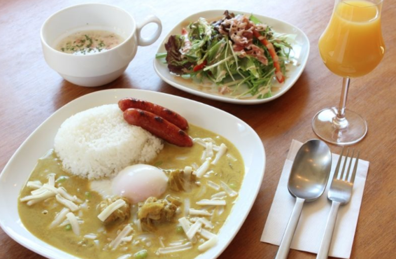 ファイル:Yurucafe（ユルカフェ） 「ユルカレー」（スープ、サラダ、ドリンクが付）.png