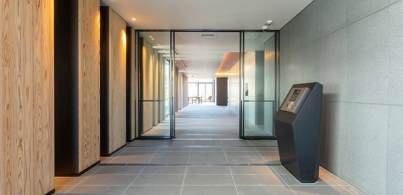 ファイル:ザ・パークハウス あざみ野一丁目 風除室.png