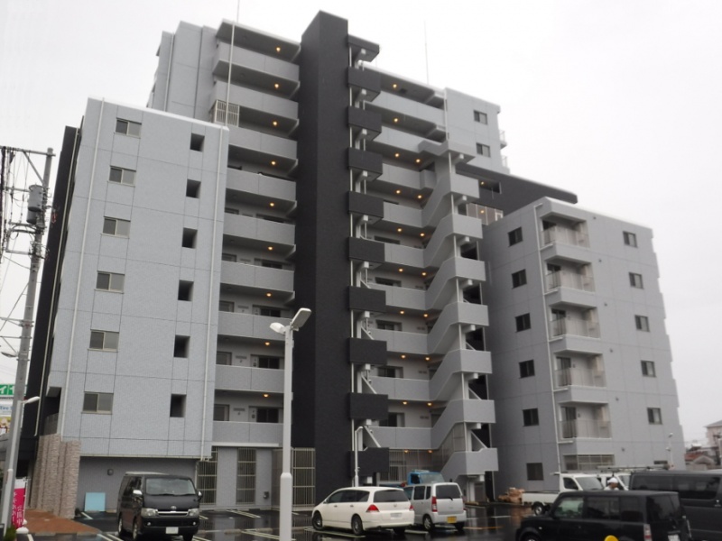 ファイル:エンブルリバーガーデン長泉 外観 170430.jpg