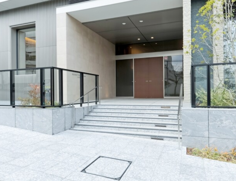 ファイル:ドレッセWISEたまプラーザ エントランス.png