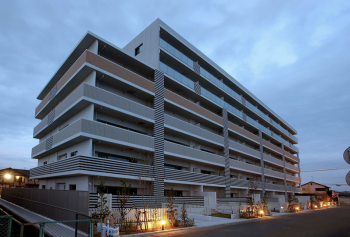 ブライトタウン早出 ザ・テラス　外観（夕方）