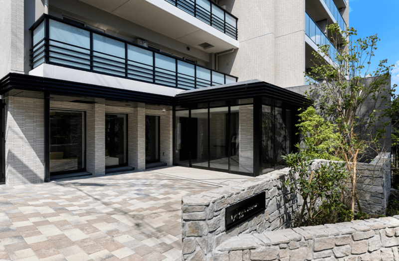 ファイル:ワザック大田・鵜の木 エントランスアプローチ.png